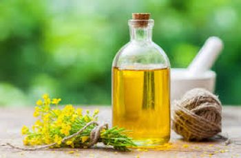 Canola Oil in Skincare: Benefits, Risks, and Expert Opinions