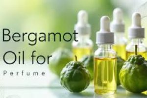 Bergamot Oil in Skincare: Benefits, Risks, and Safe Uses