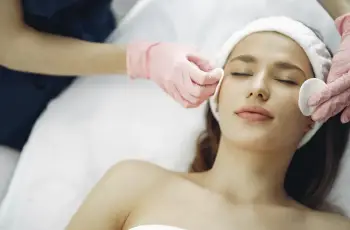 Astringents in Skin Care: What They Are, How They Work, and How to Use Them Safely Astringents in Skin Care: What They Are, How They Work, and How to Use Them Safely