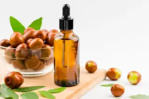 Jojoba Oil in Skin Care: Benefits, Uses, and How It Works for Different Skin Types