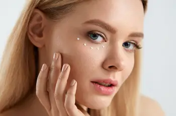 5 Common Mistakes People Make When Using Eye Serum – And How to Fix Them