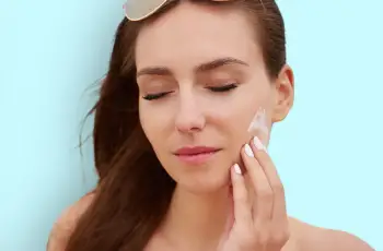 The Sunscreen Mistake Causing Your Breakouts: 12 SPF Formulas That Actually Stop Greasy Skin