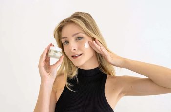 Skincare Science: Key Differences Between Hydrating and Moisturizing Your Skin
